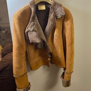 Women’s beautiful authentic shearling coat| NWOT| Double D design lovers